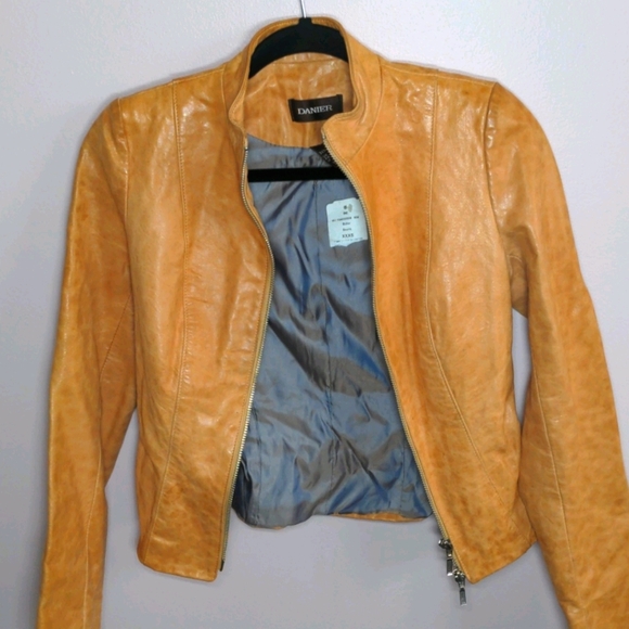 Genuine leather jacket 🤩 - Picture 1 of 6